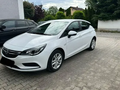 Gebraucht Opel Astra 105 PS (77 kW) 2016 Weiß Limousine