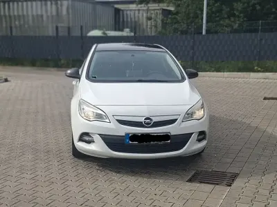 Gebraucht Opel Astra Color Edition 120 PS (88 kW) 2012 Weiß Limousine