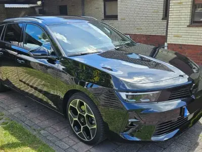 Gebraucht Opel Astra Ultimate 131 PS (96 kW) 2024 Schwarz Kombi