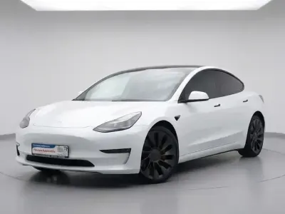 Second-hand Tesla Model 3 Performance 377 kW (513 CP) 2021 Alb Berlinǎ