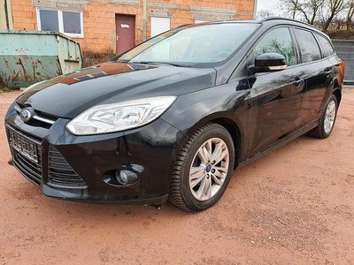 Schwarz Gebraucht 2014 Ford Focus Kombi | 5.499 €