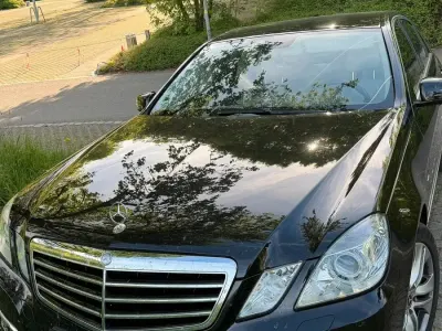 Gebraucht Mercedes E200 184 PS (135 kW) 2011 Schwarz Limousine