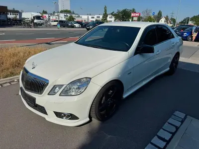 Gebraucht Mercedes E220 Avantgarde 170 PS (125 kW) 2010 Weiß Limousine