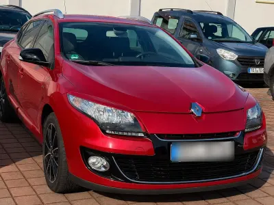 Gebraucht Renault Mégane III 140 PS (102 kW) 2012 Rot Limousine