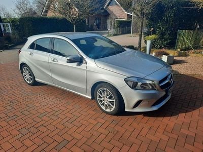 Gebraucht Mercedes A180 Urban 109 PS (80 kW) 2016 Silber Limousine