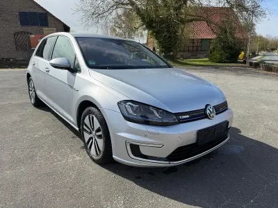 Gebraucht VW e-Golf 84 kW (115 PS) 2016 Silber Kleinwagen