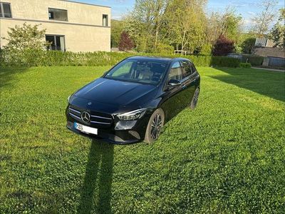 Gebraucht Mercedes B220 190 PS (139 kW) 2019 Schwarz Van / Kleinbus