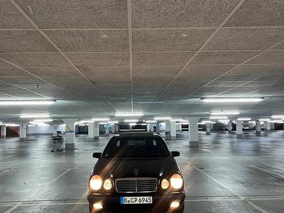 Mercedes E200