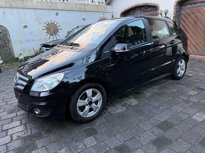 Schwarz Gebraucht 2011 Mercedes 180 Limousine | 2.990 €