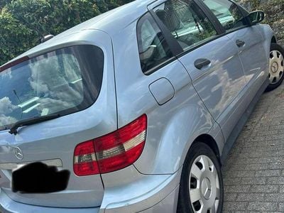 Mercedes B200