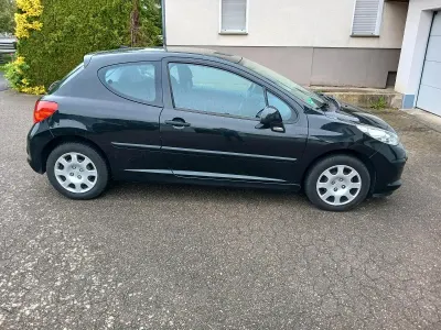 Gebraucht Peugeot 207 75 PS (55 kW) 2009 Schwarz Kleinwagen