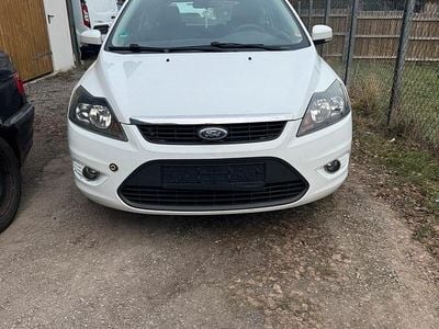 Weiß Gebraucht 2008 Ford Focus Kleinwagen | 2.500 € (Etwas zu teuer)