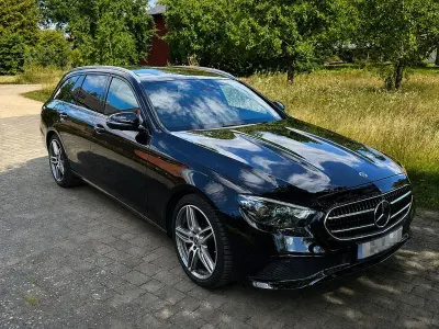 Gebraucht Mercedes E220 Avantgarde 194 PS (142 kW) 2021 Schwarz Kombi