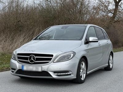 Gebraucht Mercedes B200 Night 156 PS (114 kW) 2011 Silber Van / Kleinbus