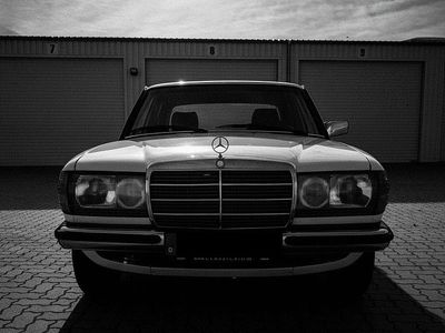 Weiß Gebraucht 1983 Mercedes 200 Limousine | 18.500 €
