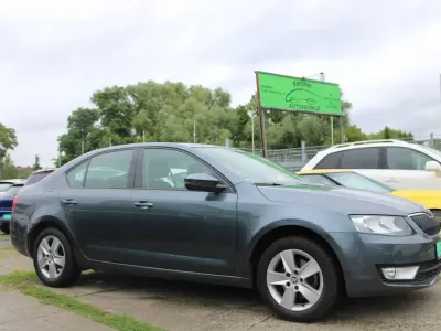 Gebraucht Skoda Octavia Ambition 140 PS (102 kW) 2014 Metalgrau metallic Kleinwagen