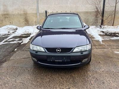 Violet Gebraucht 1997 Opel Vectra Limousine | 1.699 € (Guter Preis)