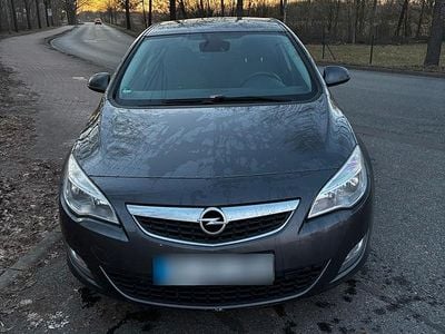 Gebraucht Opel Astra 140 PS (102 kW) 2012 Grau Limousine