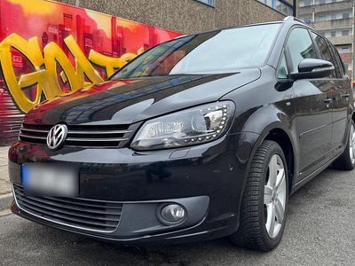 Gebraucht VW Touran Cup 105 PS (77 kW) 2014 Schwarz Van / Kleinbus
