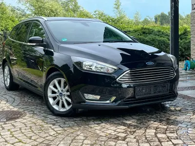 Gebraucht Ford Focus Titanium 125 PS (91 kW) 2017 Schwarz Kombi