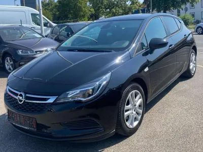 Gebraucht Opel Astra Edition 101 PS (74 kW) 2018 Onyx schwarz Limousine