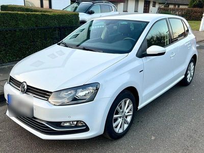 Weiß Gebraucht 2015 VW Polo LOUNGE Kleinwagen | 6.490 € (Fairer Preis)