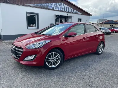 Gebraucht Hyundai i30 Passion 135 PS (99 kW) 2016 Rot Limousine