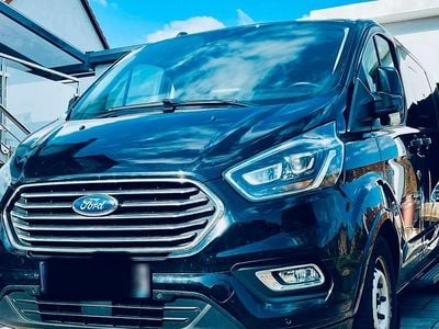 Gebraucht Ford Tourneo 185 PS (136 kW) 2022 Schwarz Van / Kleinbus