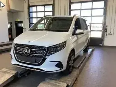 Gebraucht Mercedes V300 Avantgarde 237 PS (174 kW) 2025 Bergkristallweiß metallic Van / Kleinbus
