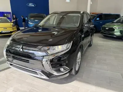 Gebraucht Mitsubishi Outlander P-HEV Basis 224 PS (164 kW) 2020 Schwarz SUV