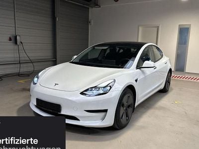 Weiß Gebraucht 2021 Tesla Model 3 Standard Range Limousine | 26.900 € (Fairer Preis)