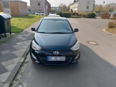 Gebraucht Hyundai i20 75 PS (55 kW) 2013 Schwarz Kleinwagen