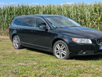 Gebraucht Volvo V70 Momentum 163 PS (119 kW) 2012 Schwarz Kombi