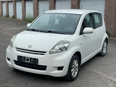 Gebraucht Daihatsu Sirion 91 PS (66 kW) 2010 Weiß Kleinwagen