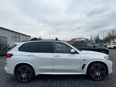 Gebraucht BMW X5 M Sport 394 PS (289 kW) 2022 Mineralweiss metallic SUV