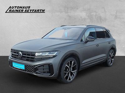Grau Gebraucht 2024 VW Touareg R-line SUV | 79.990 €