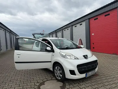 Gebraucht Peugeot 107 68 PS (50 kW) 2011 Weiß Kleinwagen