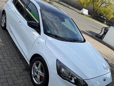 Second-hand Ford Focus ST-Line 125 CP (91 kW) 2019 Alb Berlinǎ