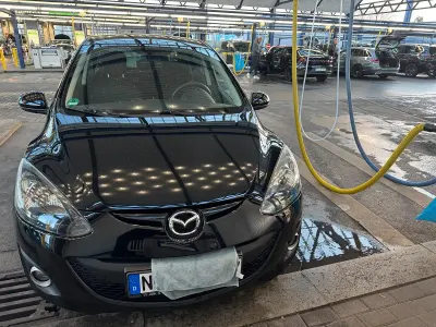 Gebraucht Mazda 2 84 PS (61 kW) 2013 Schwarz Kleinwagen
