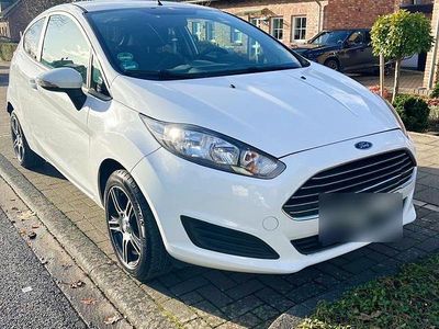 Gebraucht Ford Fiesta 60 PS (44 kW) 2013 Weiß Kleinwagen