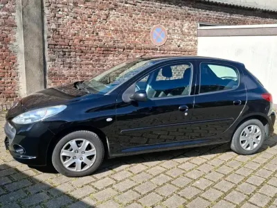 Gebraucht Peugeot 206+ 58 PS (42 kW) 2009 Schwarz Kleinwagen