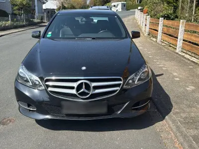 Gebraucht Mercedes E250 Avantgarde 204 PS (150 kW) 2015 Schwarz Limousine