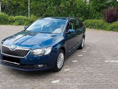 Gebraucht Skoda Superb Active 125 PS (91 kW) 2014 Blau Kombi