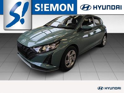 Gebraucht Hyundai i20 Select 79 PS (58 kW) 2025 Mangrove green Kleinwagen