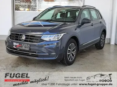 Używany VW Tiguan Life 245 KM (180 kW) 2022 Szary SUV