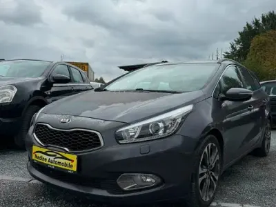 Gebraucht Kia Ceed Sportswagon Spirit 128 PS (94 kW) 2013 Grau Kombi