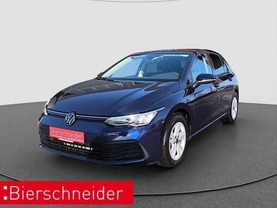 Blau Gebraucht 2024 VW Golf Life Limousine | 23.189 € (Guter Preis)