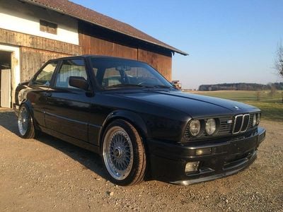 Gebraucht BMW 318 M Sport 192 PS (141 kW) 1990 Schwarz Limousine