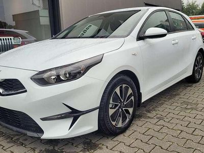 Weiß Neu 2025 Kia Ceed Kleinwagen | 20.494 € (Guter Preis)
