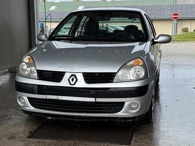 Gebraucht Renault Clio II 74 PS (54 kW) 2005 Silber Kleinwagen